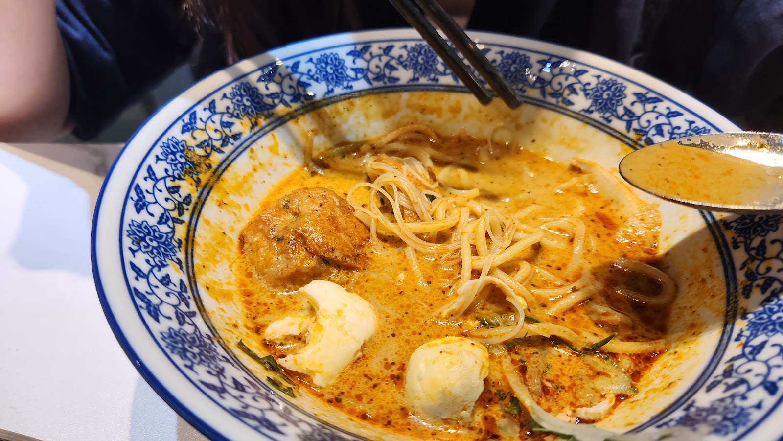 GERAI NYONYA LAKSA W/ STUFFED TAUPOK 娘惹叻沙配酿豆腐卜
